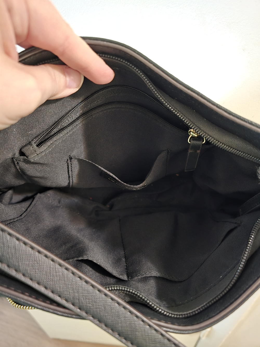 Liz Claiborne Black Shoulder Bag with Front Zip Pocket With Free Gift - Picture 3 of 5